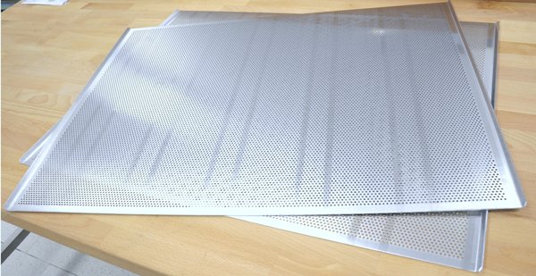 Lochbl.Alu 98x58cm 2rd 3mm Rdl Stärke 2mm, kurze Seite 45° angehoben - 893954